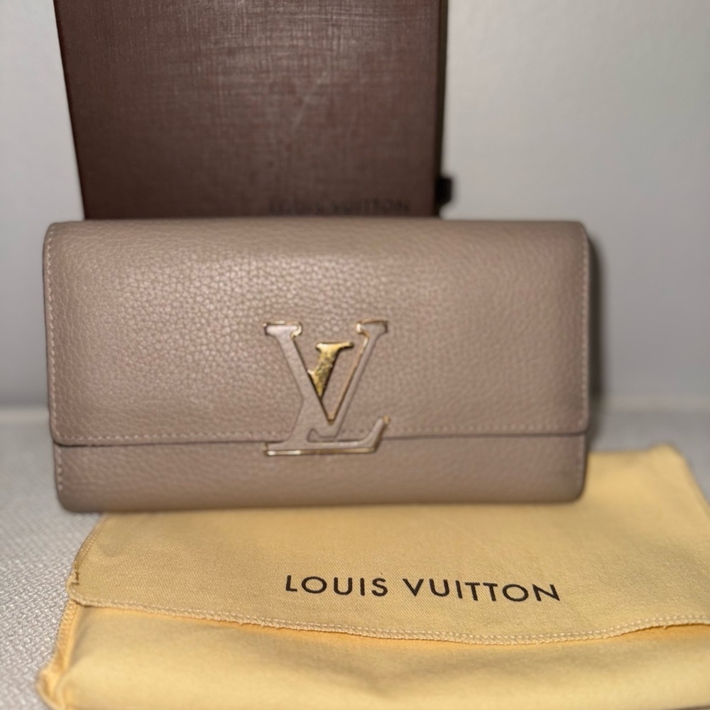 Louis Vuitton Capucines Taupe Taurillon Leather Wallet, WOC